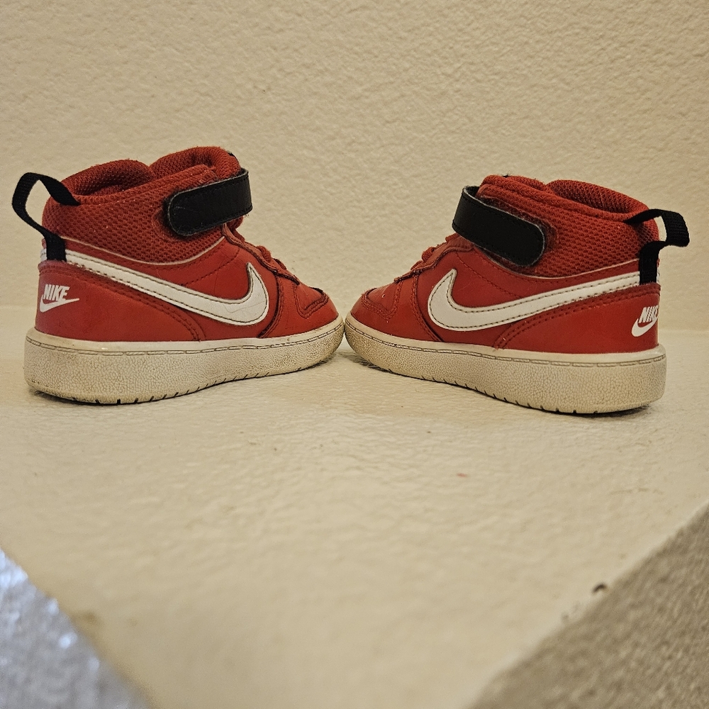 Nike - Picture 4 of 6